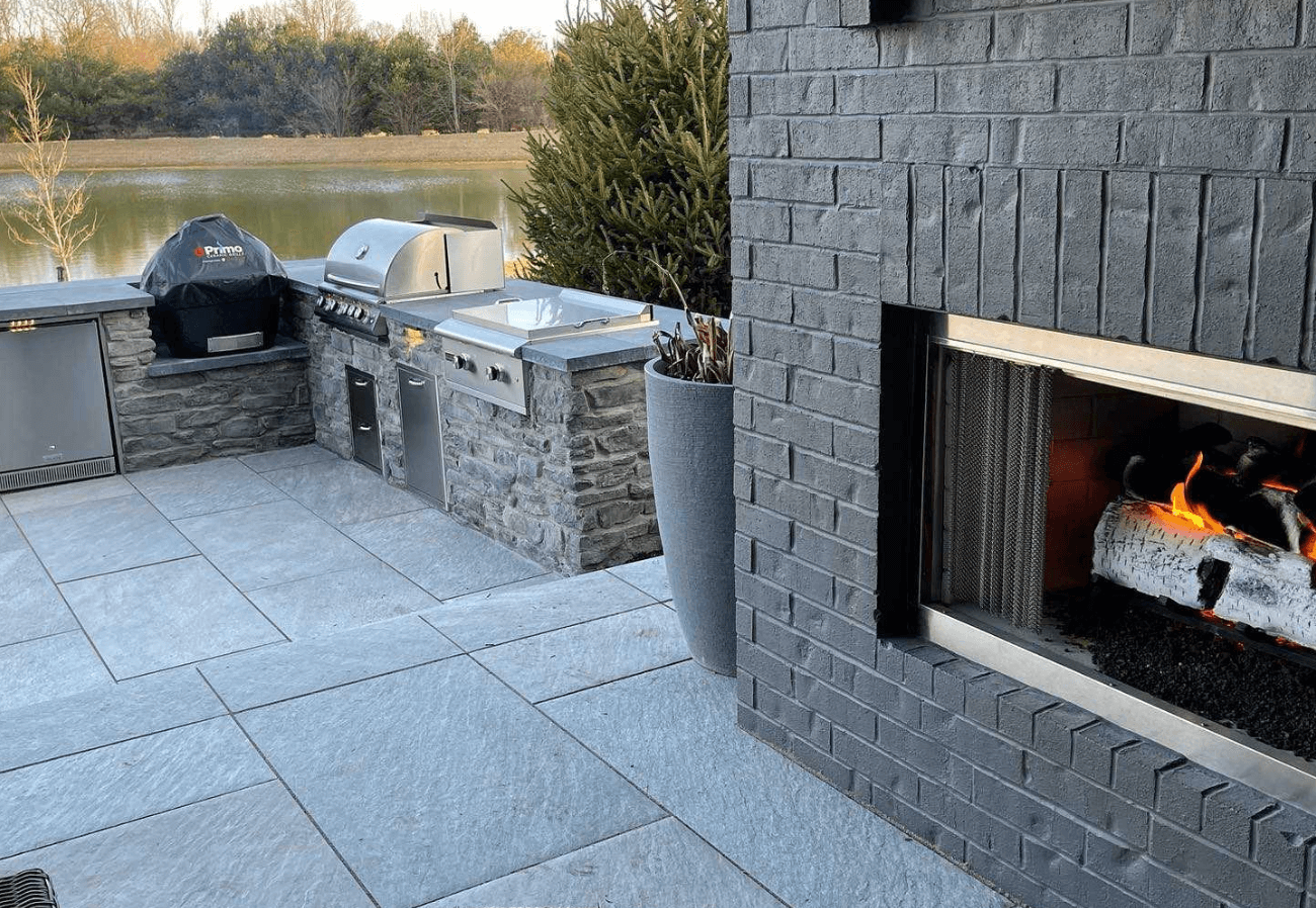 Lakeside Outdoor Kitchen & Fireplace